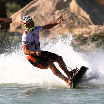 Electric 60 km/h jet surfing electric surfboard